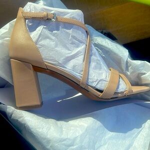 Nude Naturalizer heels